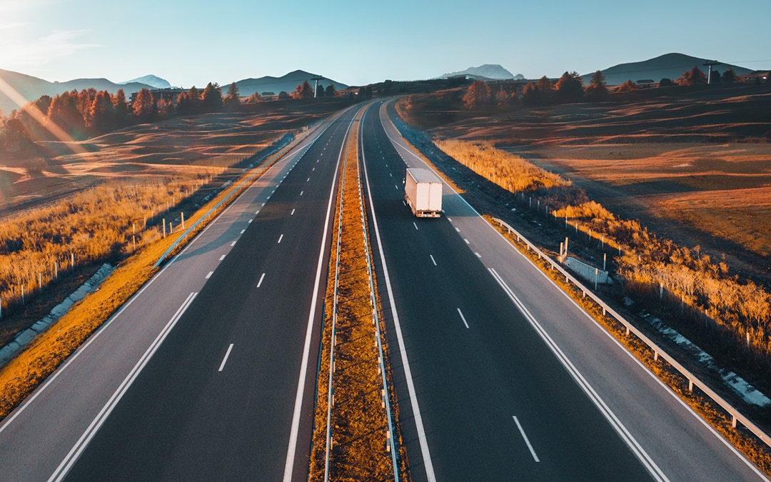 truck-road-horizon